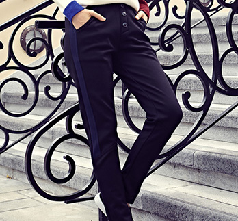 修身打底皮短裤